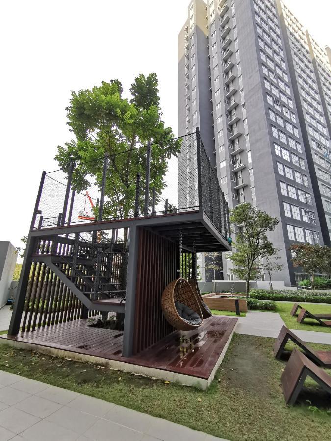 Kajang Industrial House With Olympic Size Swimming Pool Apartment Exterior photo